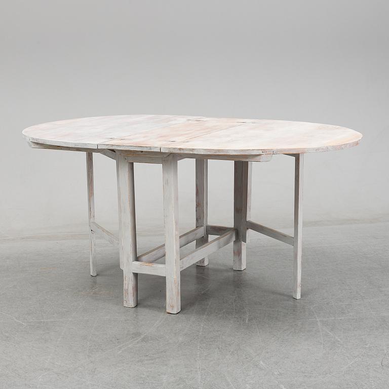 A painted pine gate-leg table, 19th Century.