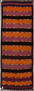 MATTA, sannolikt Persien. Ca 420x140 cm.