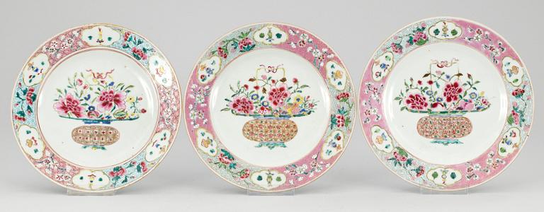 TALLRIKAR,3 st, porslin. Qing dynastin. Yongzheng (1723-35).