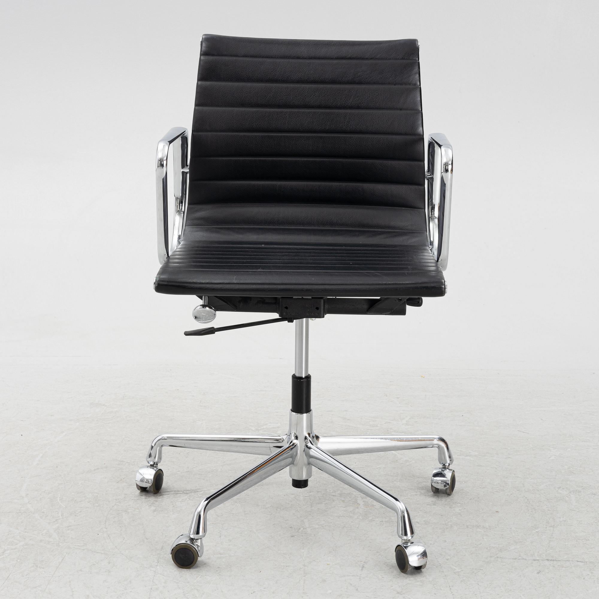 Charles & Ray Eames, office chair, "EA117" Vitra.