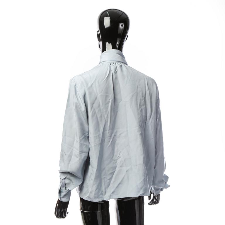 BLUS, Yves Saint Laurent.