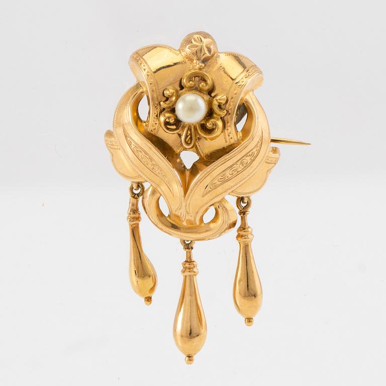 Brooch 18K gold with a cultured pearl.