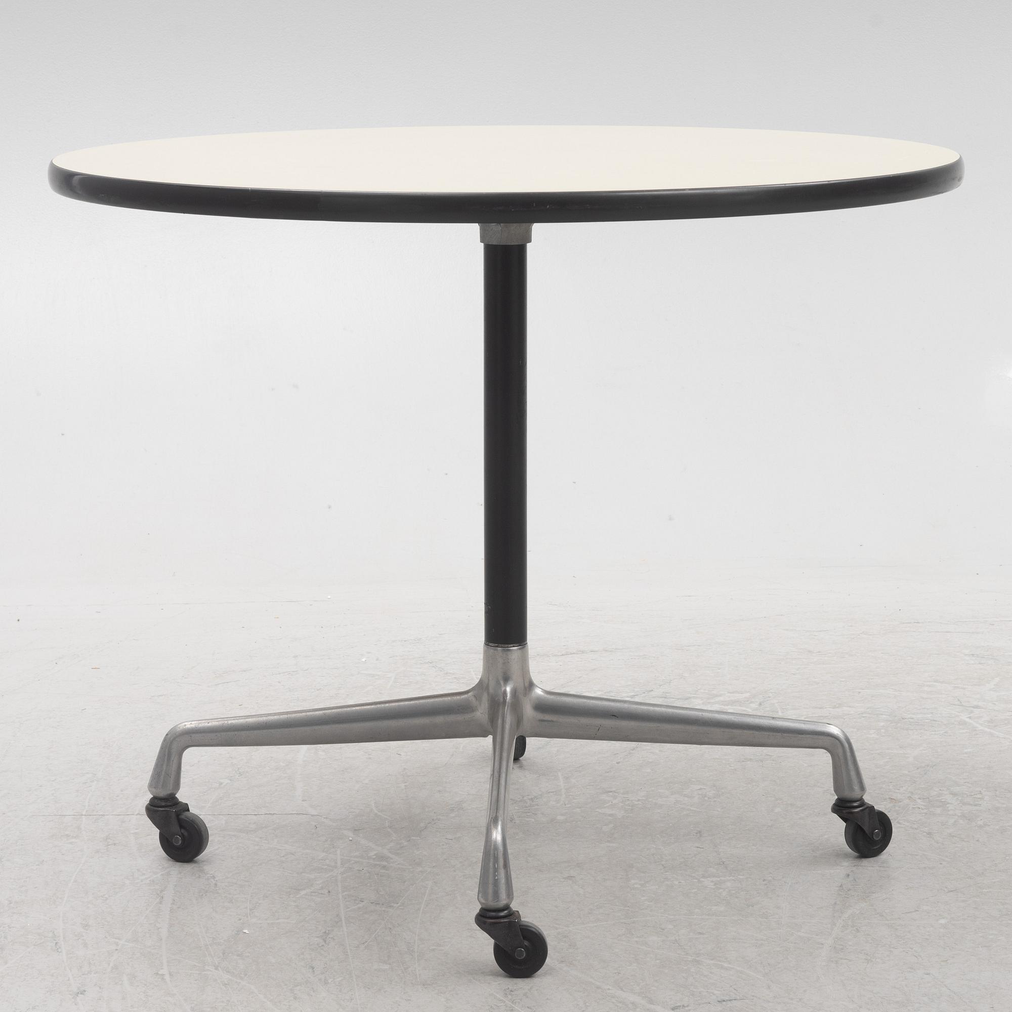 A table from the series "Action Office", Herman Miller.