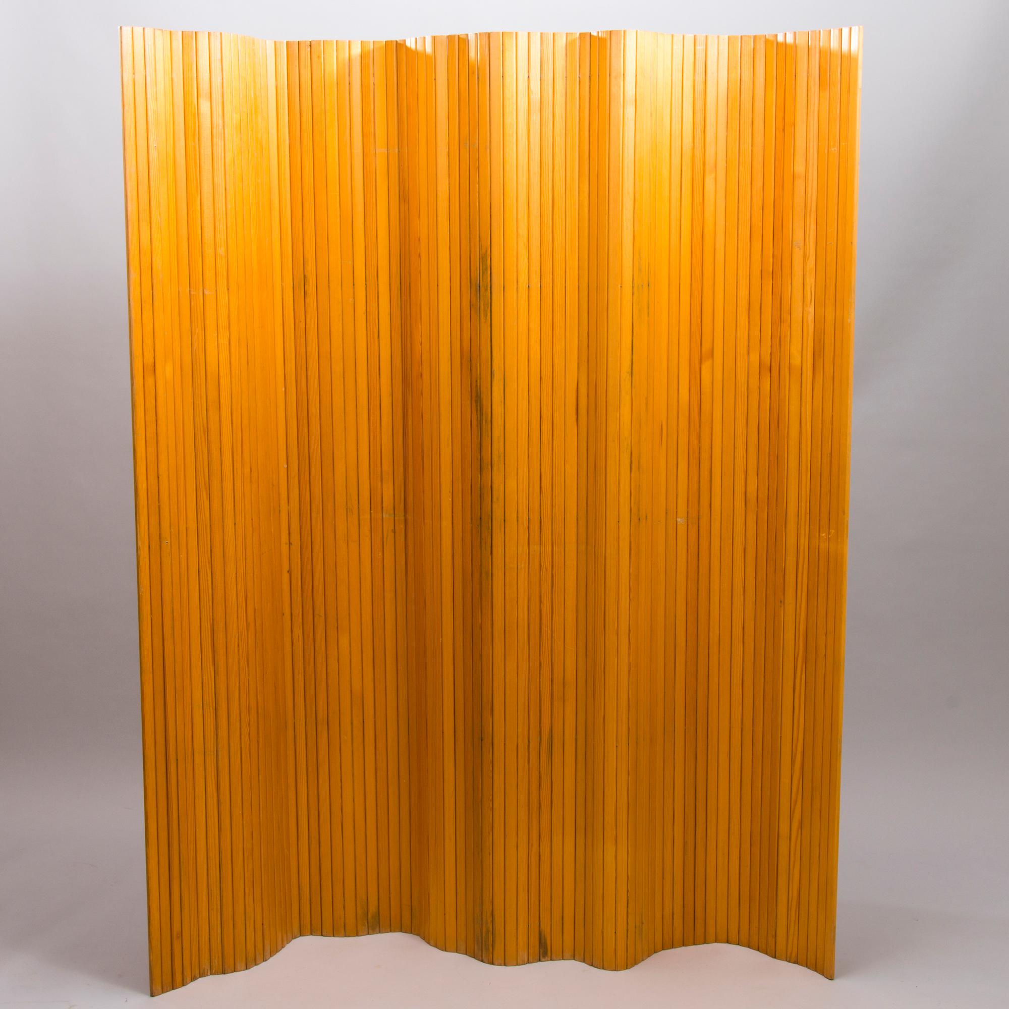 ALVAR AALTO, SÄLESEINÄ, Artek, 1900-luvun puoliväli. Noin 180x170 cm.