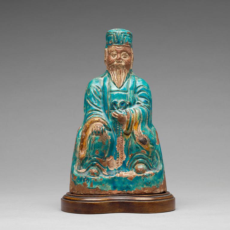 A turqoise glazed figure of a deity, Ming dynasty, 17th century.