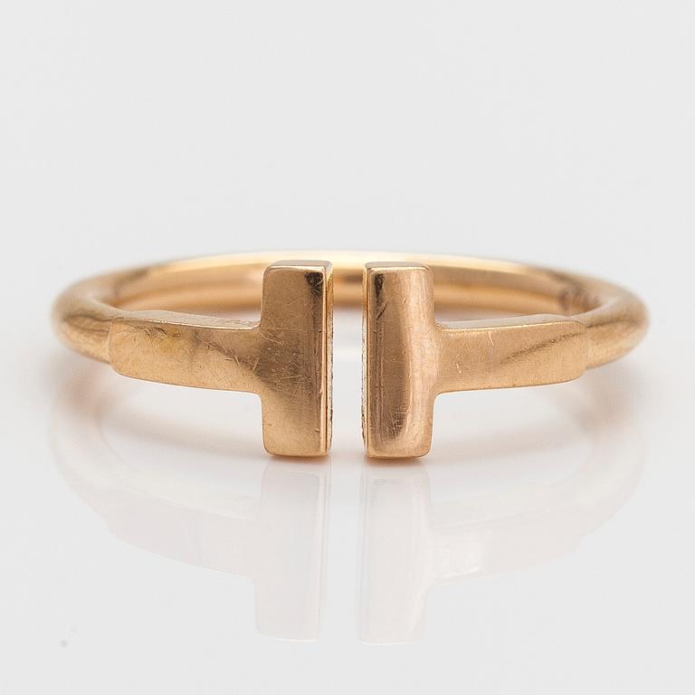 Tiffany & Co, an 18K gold 'T-wire' ring.