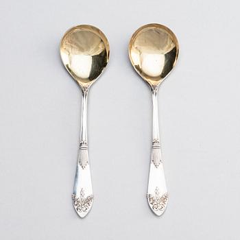 A silverware set, 105 pieces, and a cutlery box, marks of Erasmus Lindeström, Stockholm 1901-1902.
