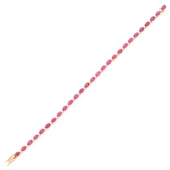 Bracelet 18K gold with rubies and brilliant-cut diamonds.