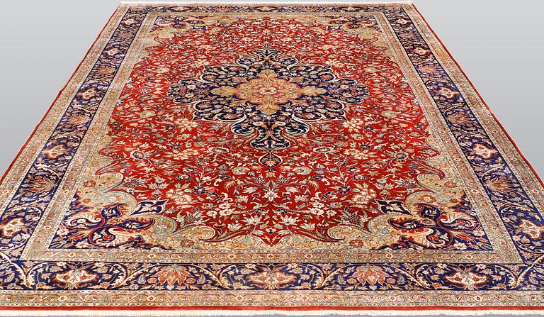 A carpet, Anatolian Silk Kaysari, ca 325 x 218 cm.