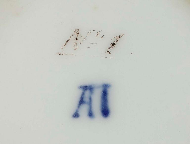 GRÄDDSNÄCKA och KAFFEKOPP, porslin, Popov, empire, Ryssland, 1800-talets början.