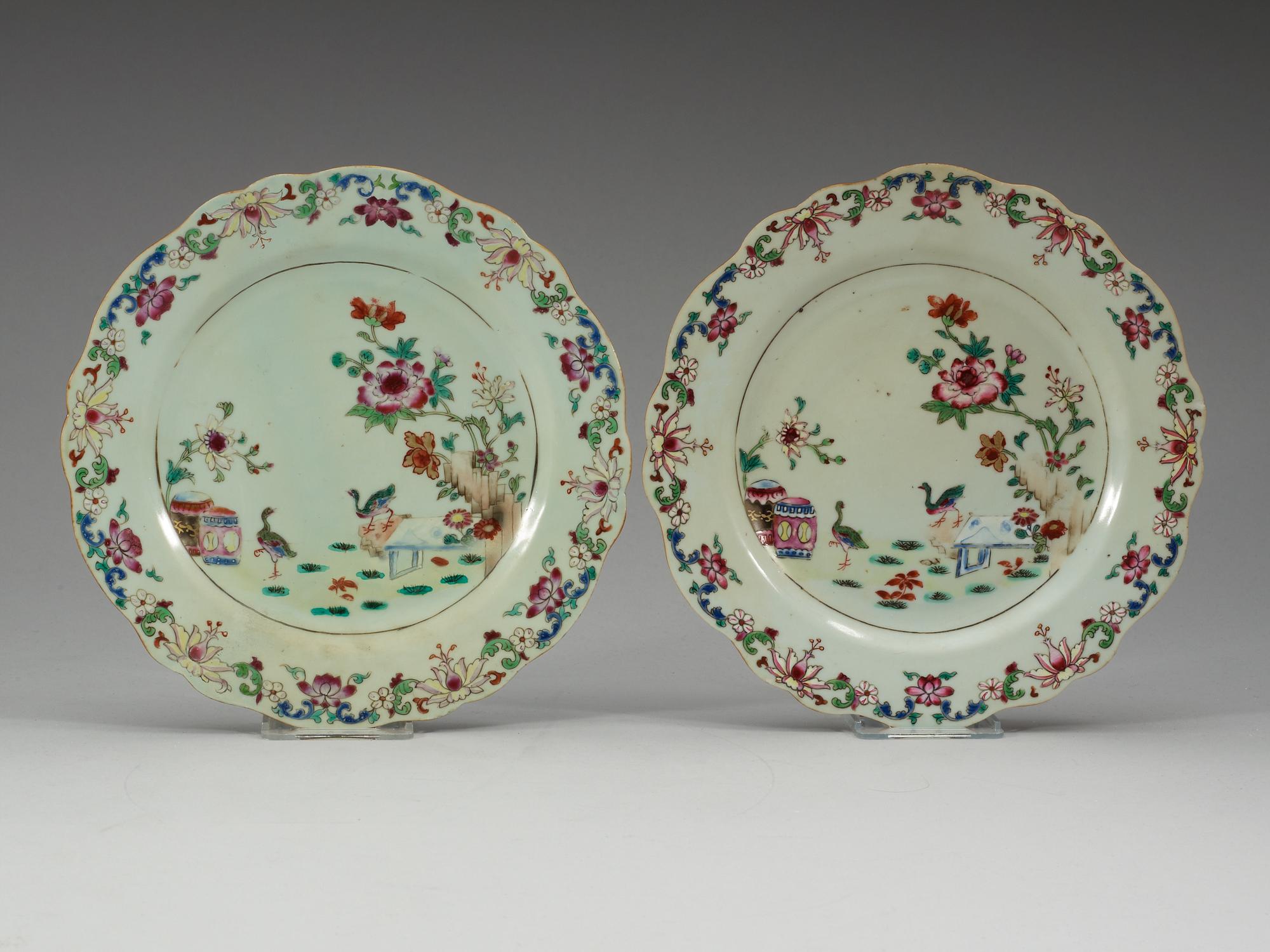 FAT samt TALLRIKAR, fyra stycken, kompaniporslin. Qing dynastin, Qianlong (1736-95).