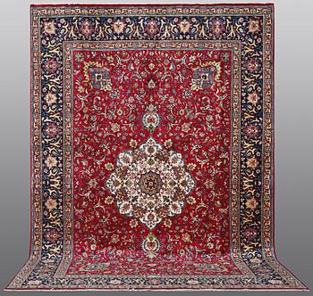 A CARPET, Tabriz, signed Zarei,   ca 429 x 300 cm.