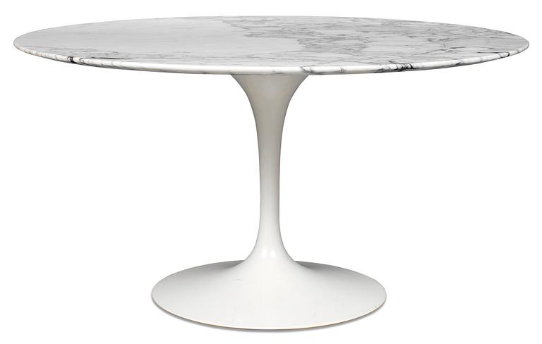 An Eero Saarinen ´Tulip´ white marble dinner table, Knoll International, USA.