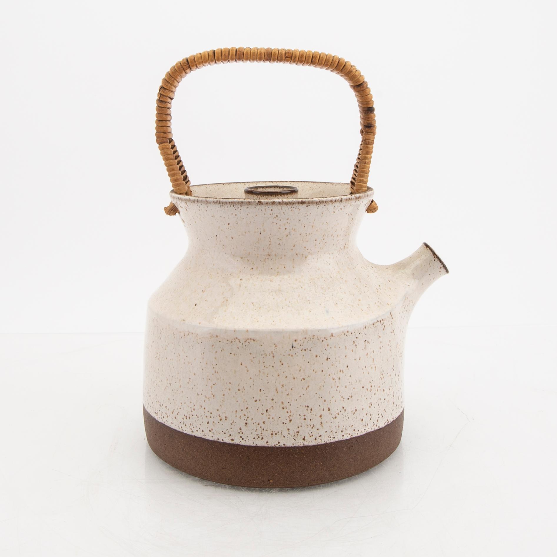 Signe Persson-Melin, tekanna glaserad keramik, signerad.