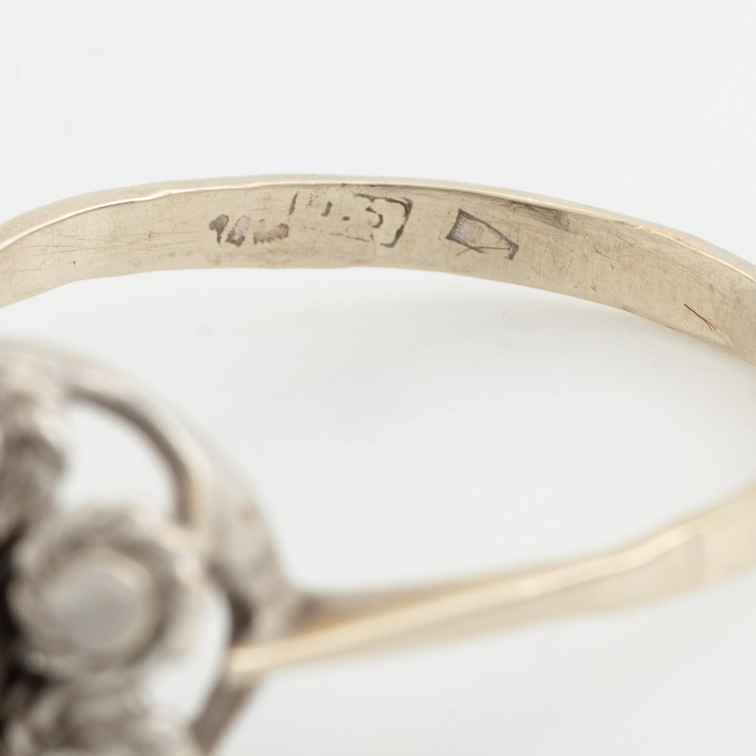 Brilliant cut diamond ring.