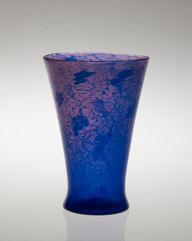 A Simon Gate 'graal' glass vase, Orrefors 1918.