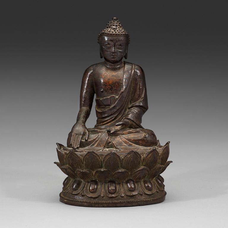 A bronze figure of Shakyamuni Buddha, possibly late Ming dynasty/early Qing dynasty, 17th century.