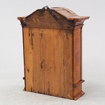 Hängskåp, Barock, 1700-talets första hälft.