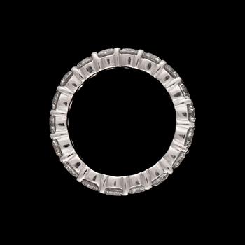 RING, helallians, briljantslipade diamanter, tot. ca 3 ct.