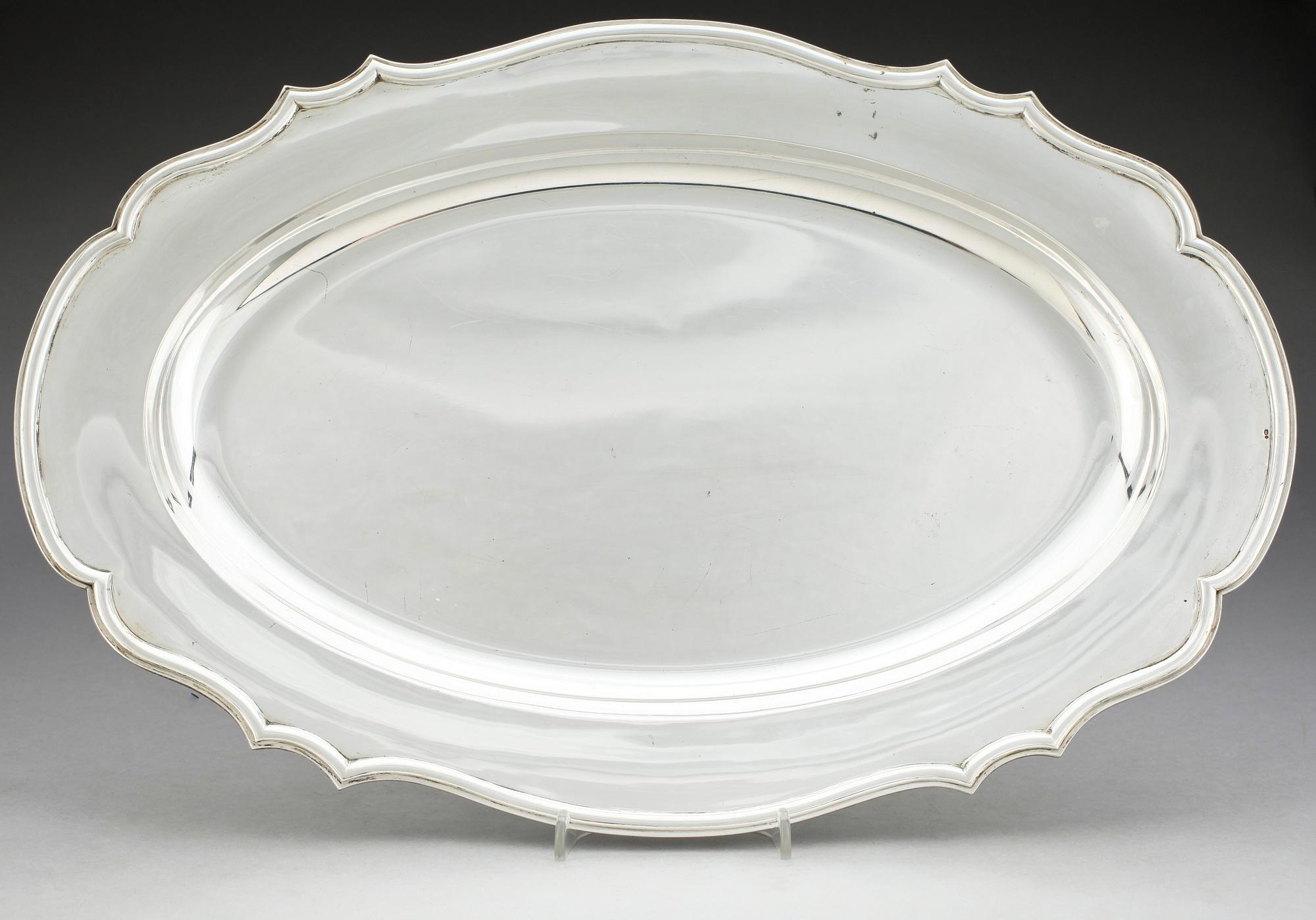 FAT, silver, rokokostil, 1900-talets första hälft. Svenska importstämplar. Vikt ca 1150 gram.