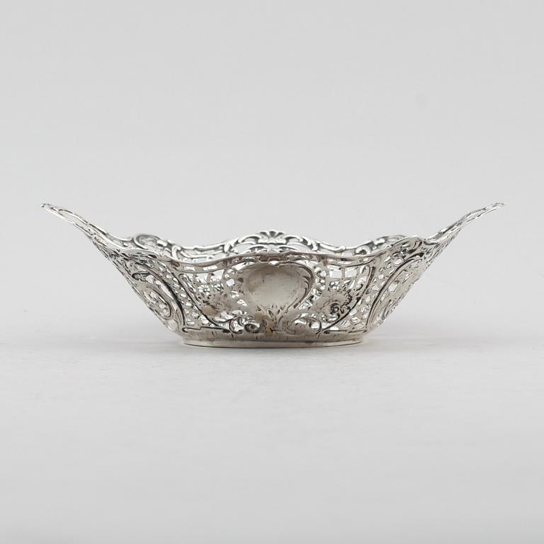 SKÅL, silver 835, rokokostil, 1900-talets första hälft. Vikt ca 187 g.