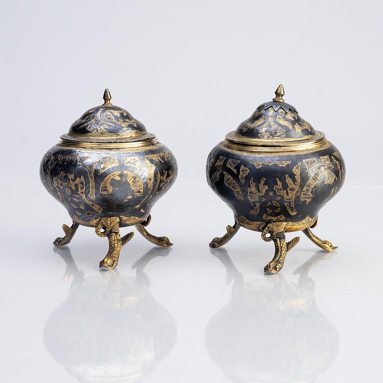 A pair of Russian silver-gilt salt-cellars with lid, assay master Andrej Titow, Moscow 1797.