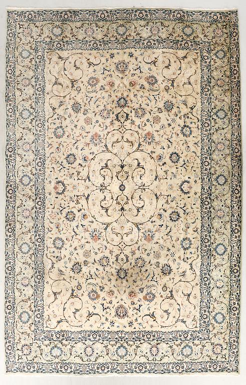 Matta Kirman old ca 404x303 cm.