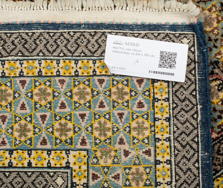MATTA, old, Ghom, silkesinslag, ca 214 x 139 cm.