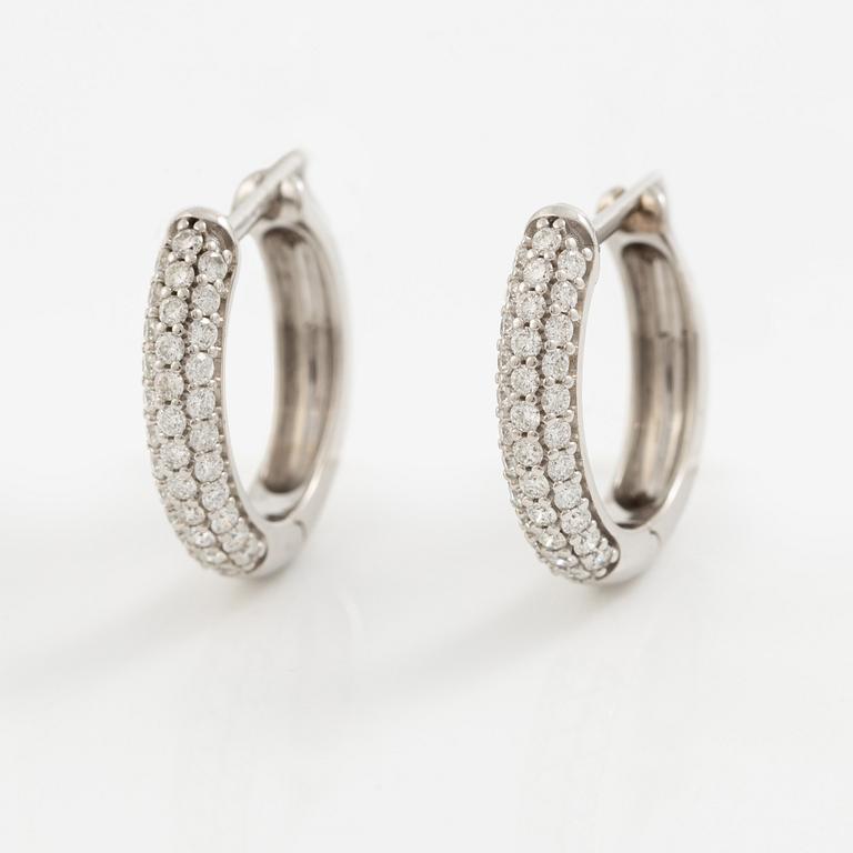 Earrings hoops 18K gold with brilliant-cut diamonds.