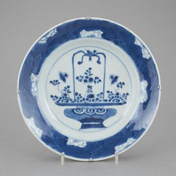TALLRIK, porslin, Kanxi, 1700-tal.