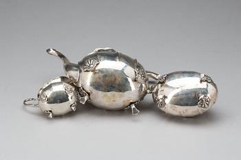 KAFFESERVIS, 3 delar, silver. Rokokostil, svenska importstämplar. Ca 1100g.
