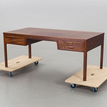 AKSEL BENDER MADSEN och EJNAR LARSEN för Willy Beck, skrivbord, 1900-talets mitt. CITES-intyg.