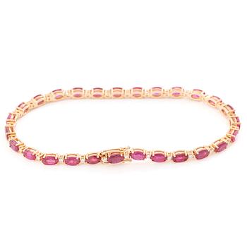 Bracelet 18K gold with rubies and brilliant-cut diamonds.