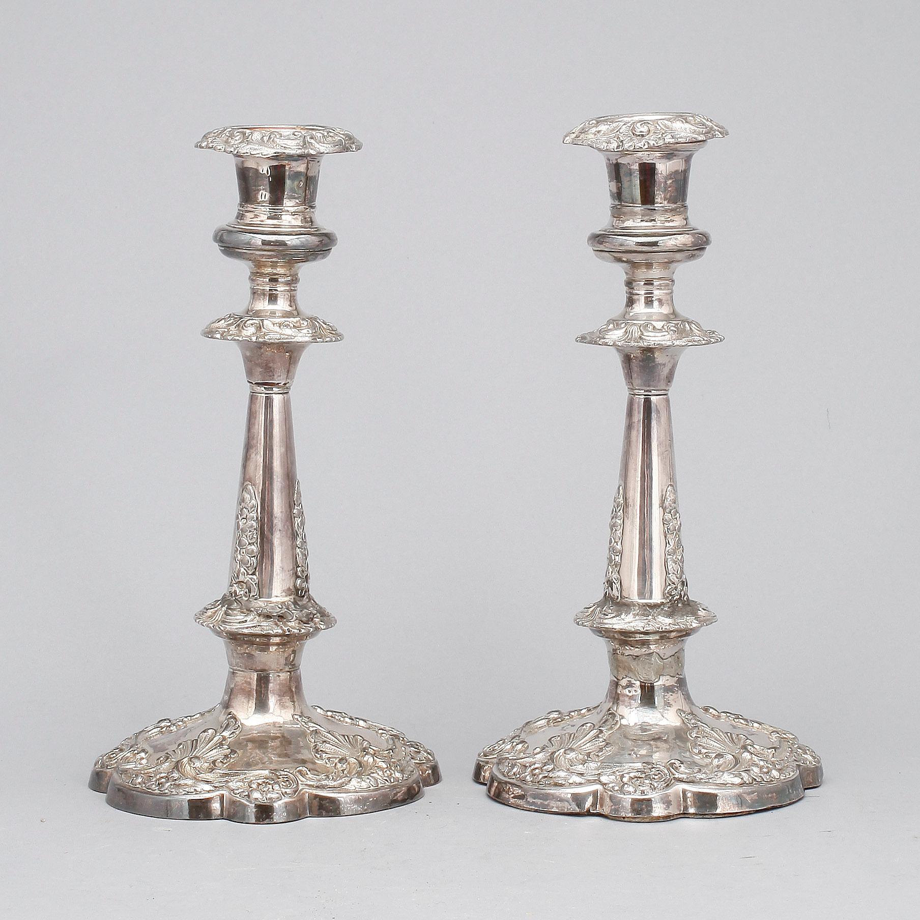 LJUSSTAKAR, ett par, nysilver, nyrokoko, 1800-talets mitt.