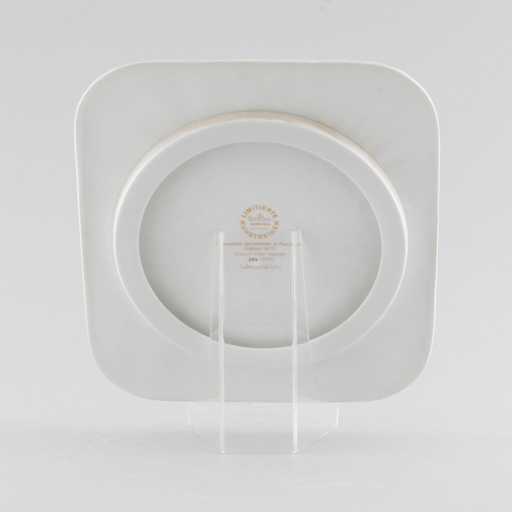 VICTOR VASARELY, väggrelieff, porslin, Rosenthal, signerad och numrerad 394/3000.