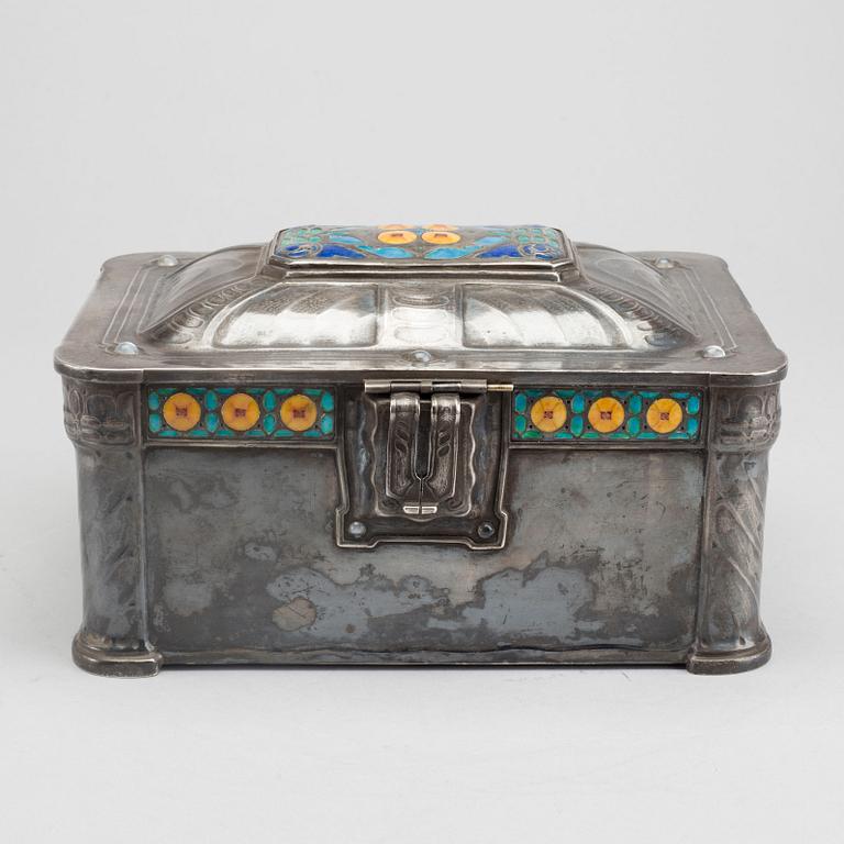 Hugo Lundstedt, a silver and enamel Art Nouveau jewelry casket, Gothenburg 1911.