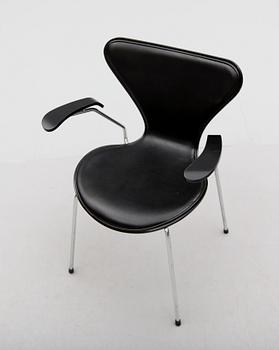 KARMSTOL, "3107", Arne Jacobsen för Fritz Hansen, Danmark, 1900-talets slut.