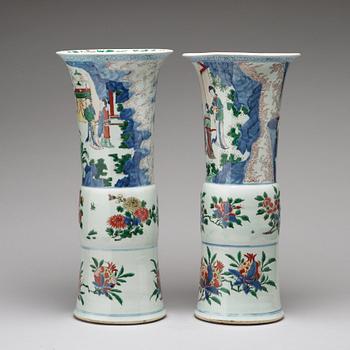 A matched pair of Gu-shaped wucai vases, Transition, 17th Century.