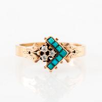 Ring in 18K gold with turquoises and old-cut diamonds.