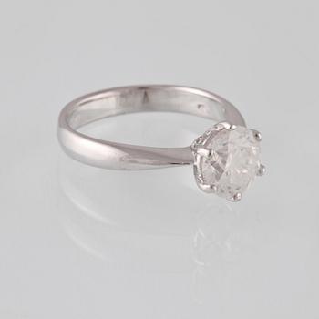RING, 18K vitguld med briljantslipad diamant 2.00 ct. Vikt 4,7 gram.