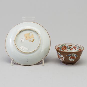 A famille rose and cappuciner brown porcelain cup with saucer, Qing dynasty, Qianlong (1736-95).