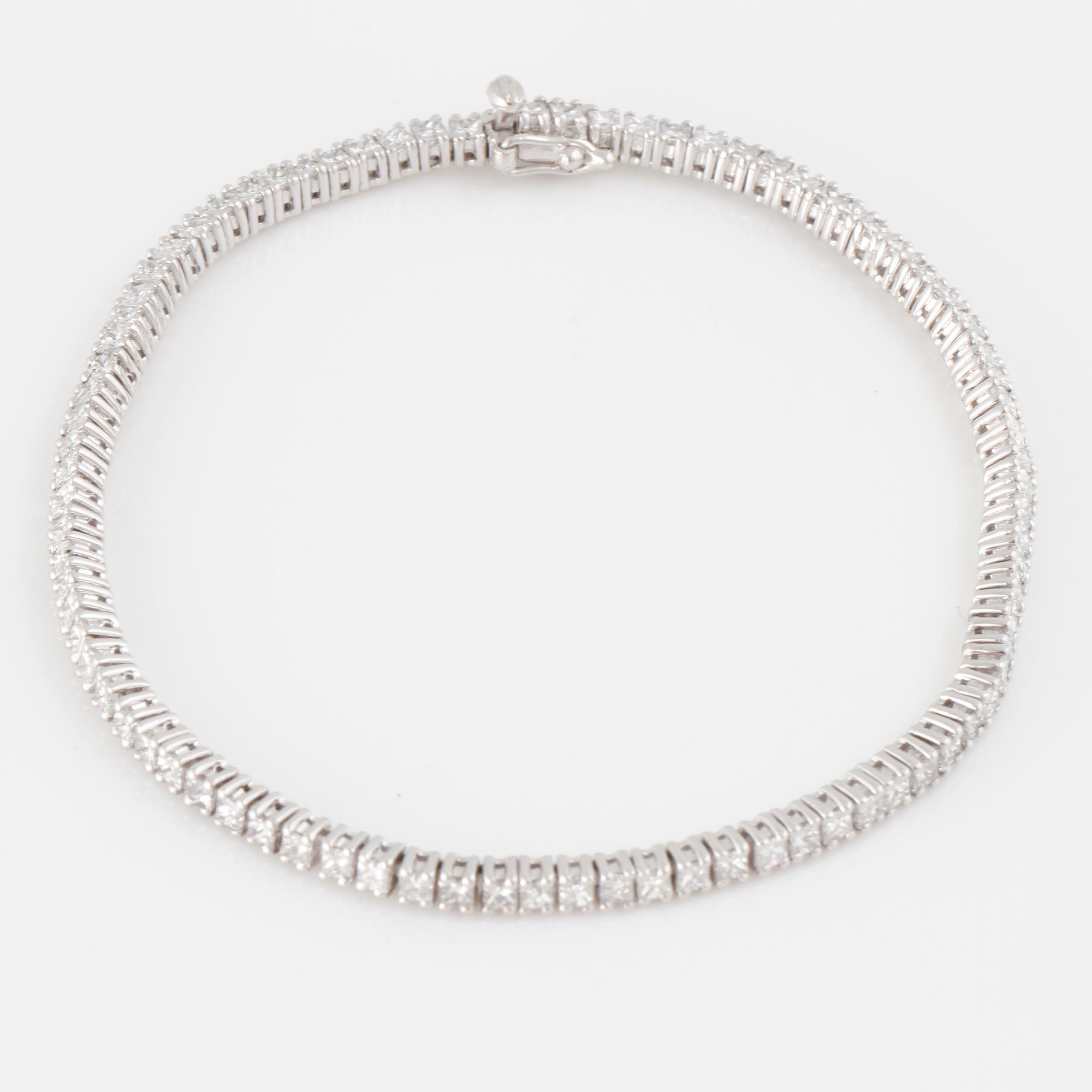 ARMBAND, sk tennisarmband, med prinsesslipade diamanter, ca 3.30 ct.