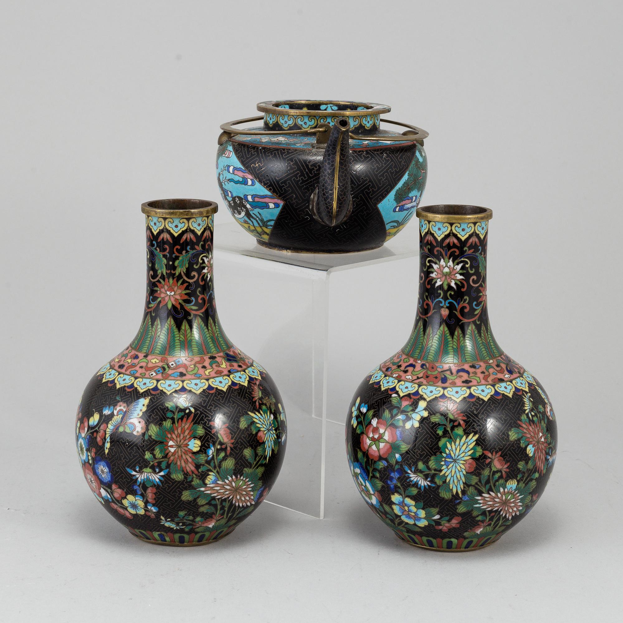 A group of three Chinese 
cloisonne vases and teapot with cover, 20th century.