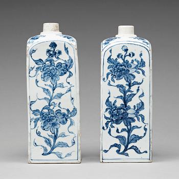 889. A pair of blue and white bottles, Ming dynasty, 17th Century.