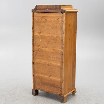 A chest of drawers, late 19th Century.