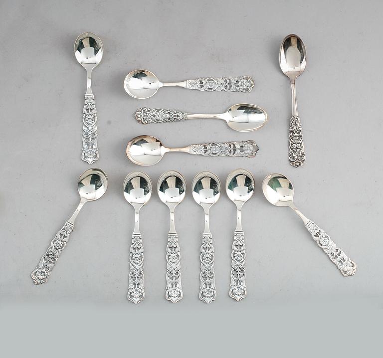 MOCKASKEDAR, 34 delar (19+15), silver, bl a Valdres, GAB, 1900-talets andra hälft. Total vikt ca 322 g.