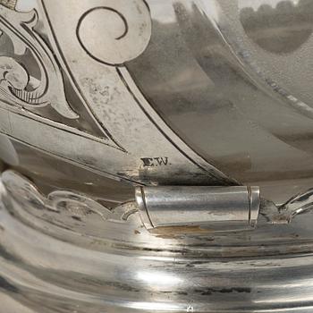 Decanter/wine jug in glass, with mount, possibly silver, early 20th century.