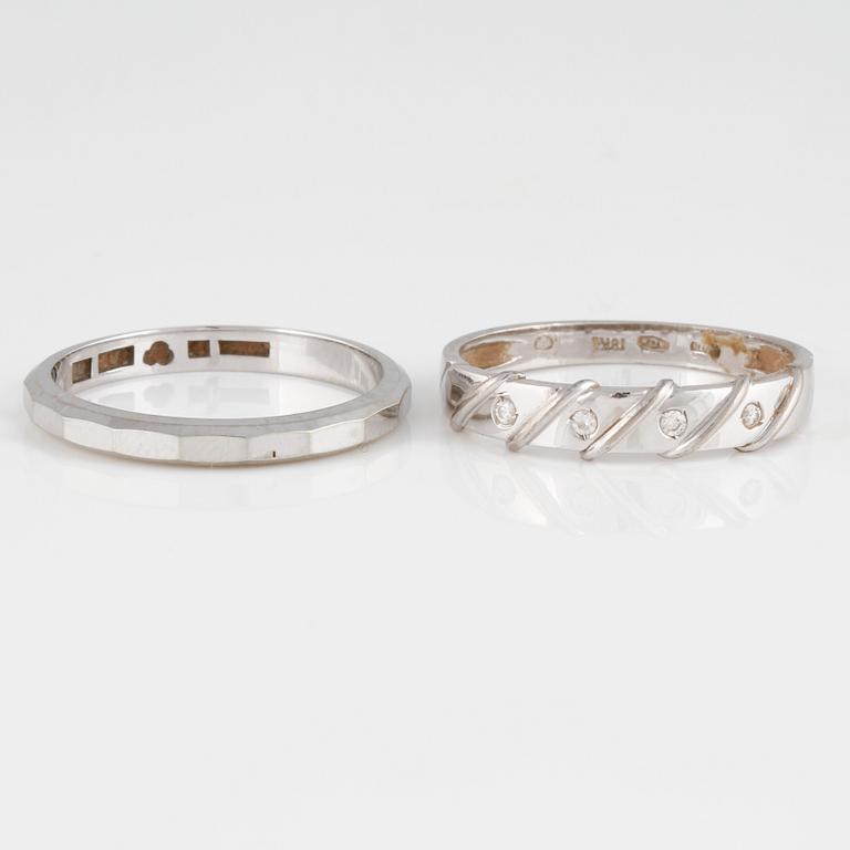 RINGAR, 2 st, 18K vitguld sam 4 briljantslipade diamanter. Vikt 5,4 gram.