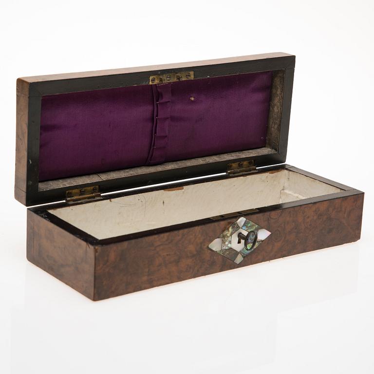 SKRIN, valnöt och valnötsrot, England ca 1900.