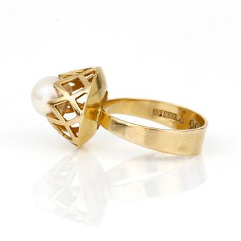 RING, med en odlad pärla, G Kaplan, Stockholm, 1968.